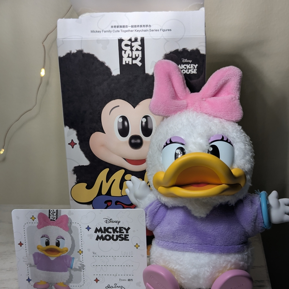 (SOLD) Mickey Family CuteTogether Keychain Series (DAISY)